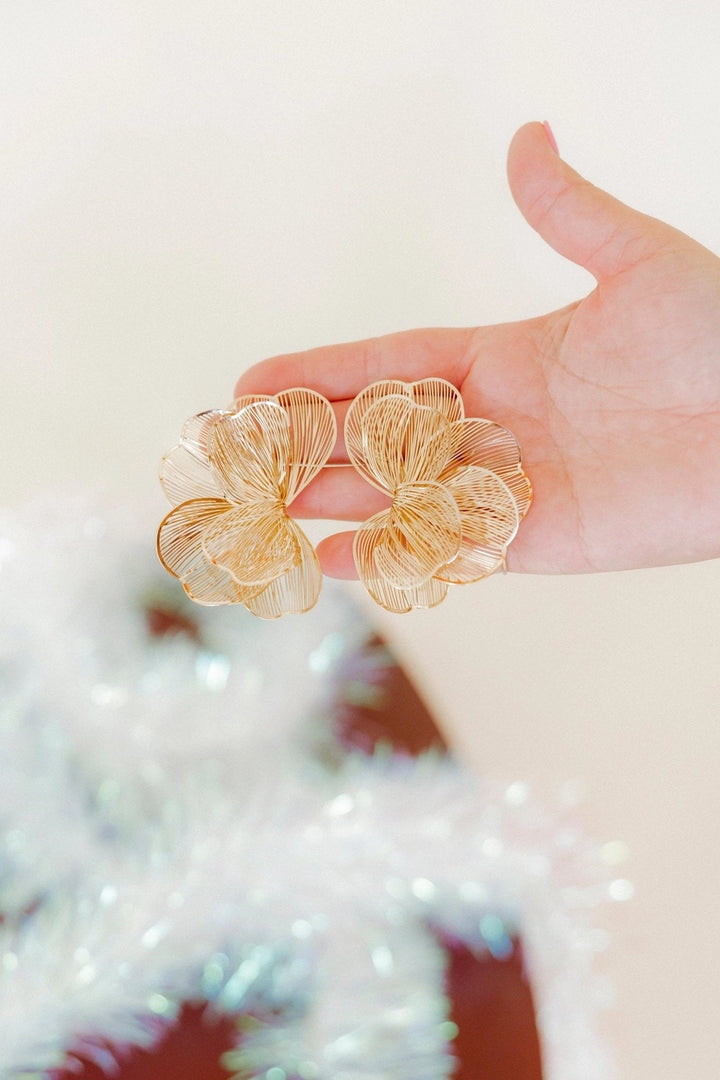 Amanda Flower Earrings Gold