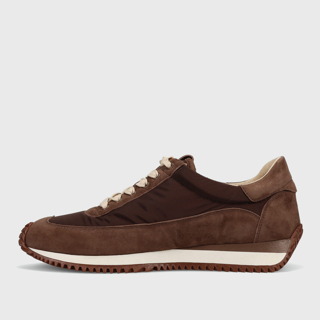 Queen Sneaker Brunette Suede
