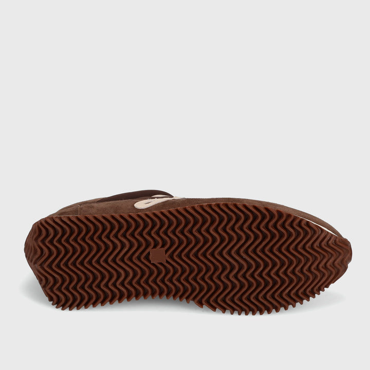 Queen Sneaker Brunette Suede