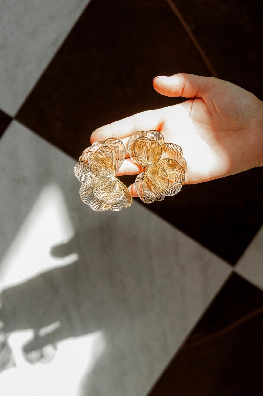 Amanda Flower Earrings Gold