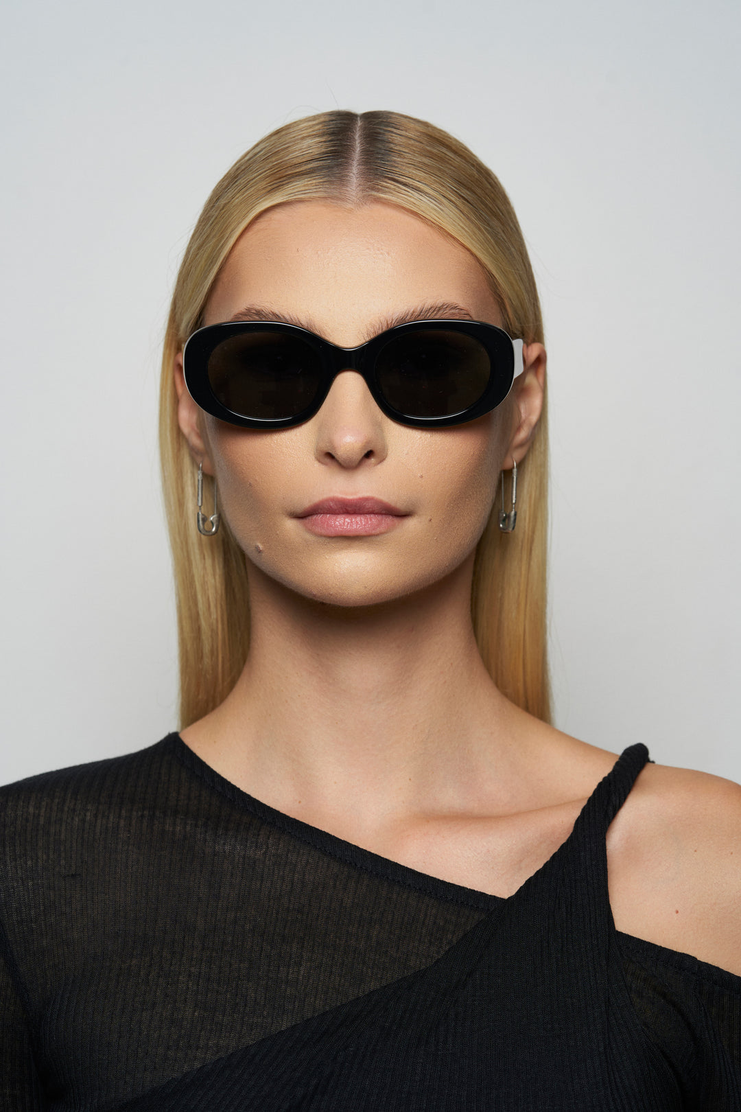 Lyna in Gloss Black