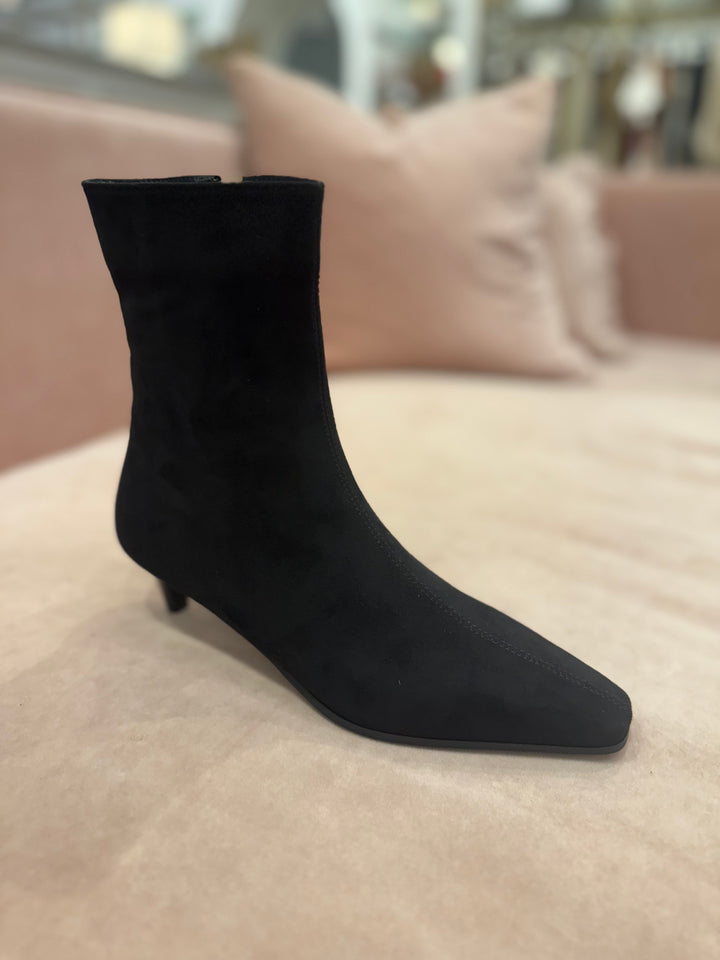Katalina Black Suede
