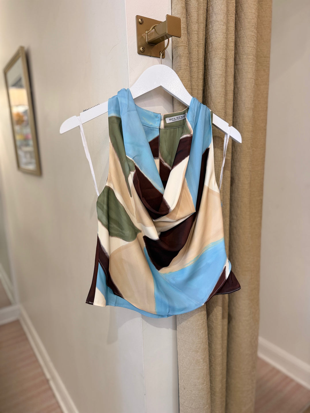 Essence Top