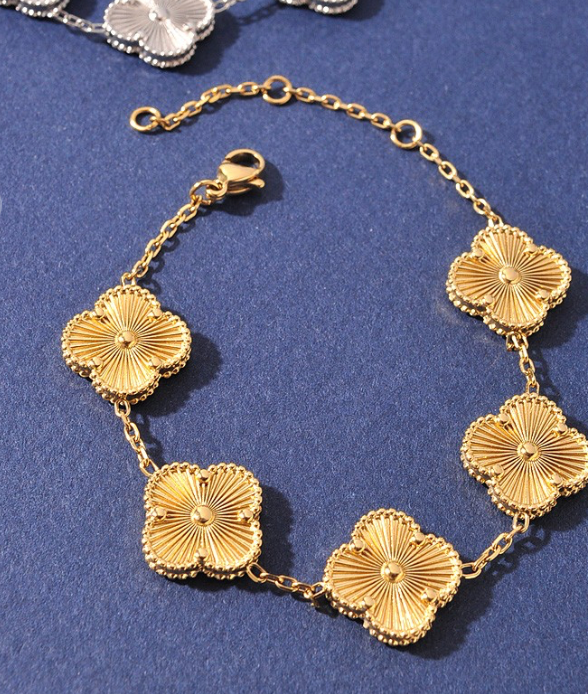 Clove Bracelet Gold