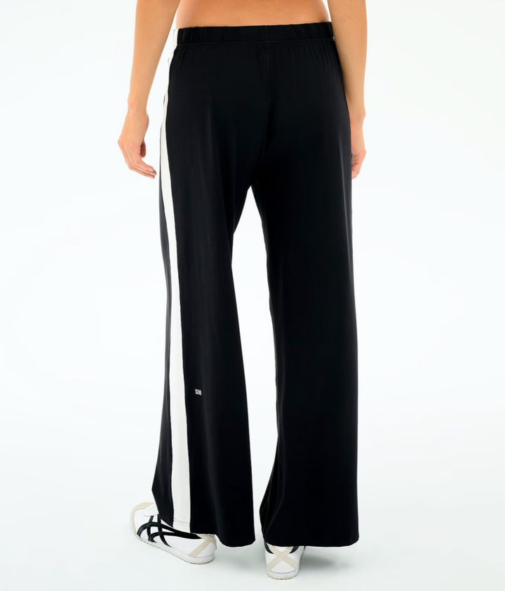 Willow Airweight Wide Leg Black