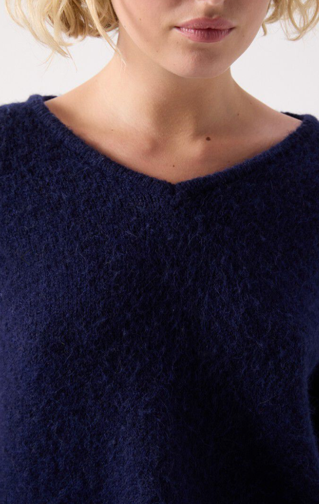 East Jumper Navy Chine
