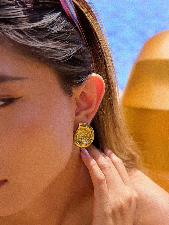 Coraline 18K Gold Non-Tarnish Seashell Stud